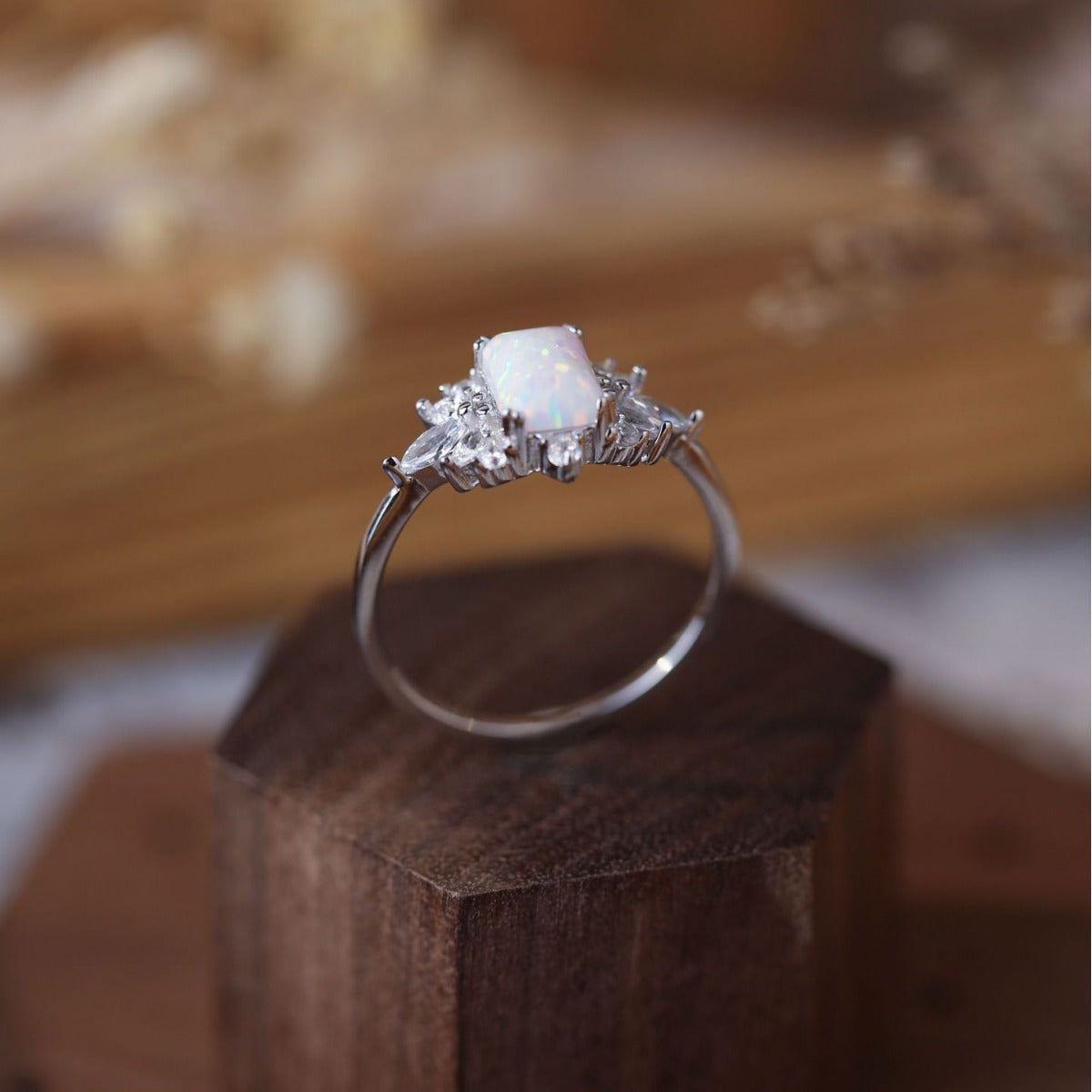 Anello opale quadrato