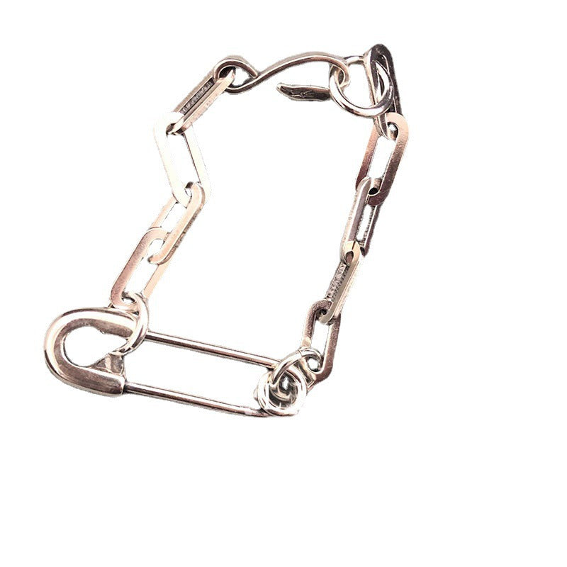 Bracciale geometrico con spilla