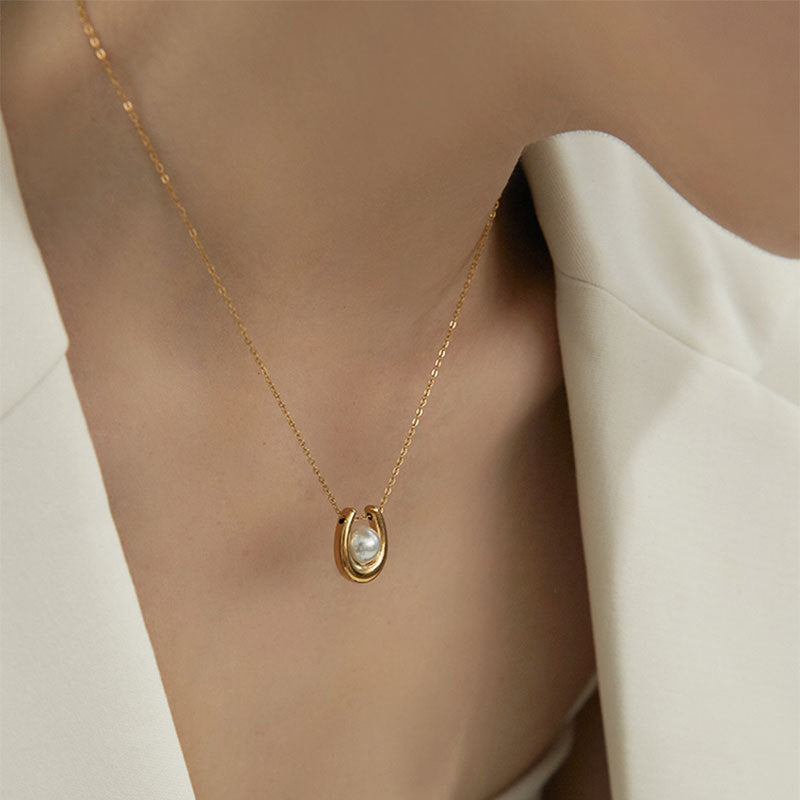 Anello a U perla acciaio titanio