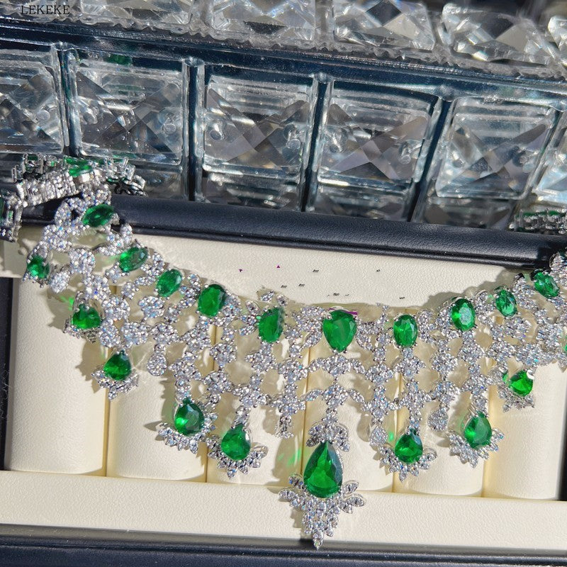 Collana, orecchini, anello e bracciale