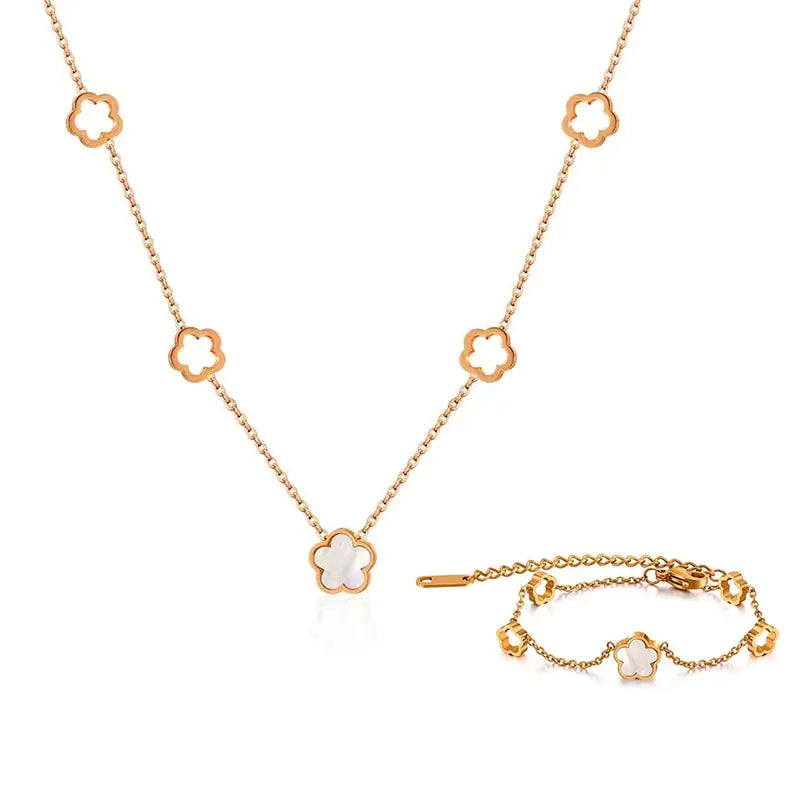 Collana fiore e guscio bianco