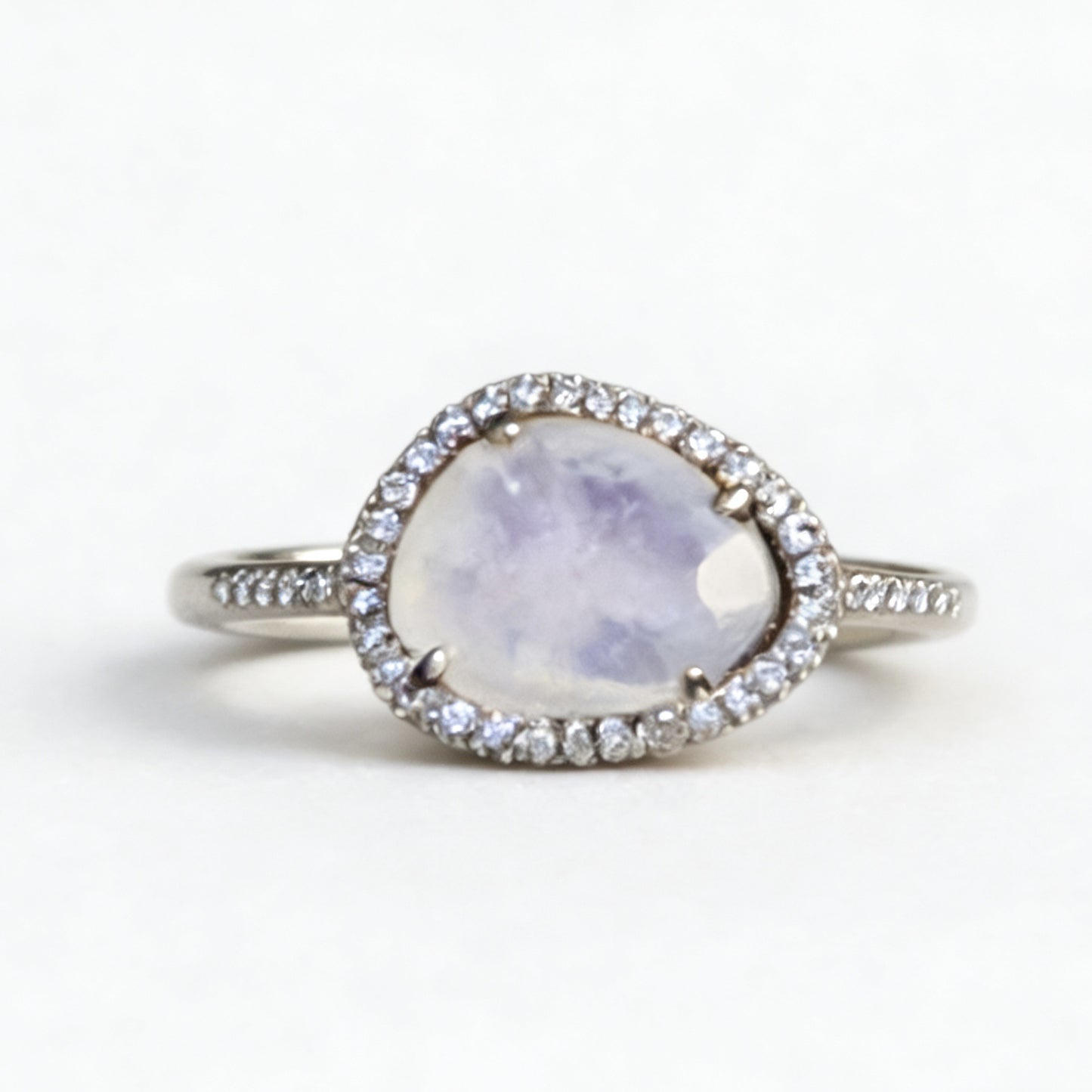 Anello placcato oro con pietre