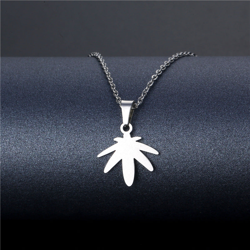 Collana geometrica traforata in acciaio inossidabile