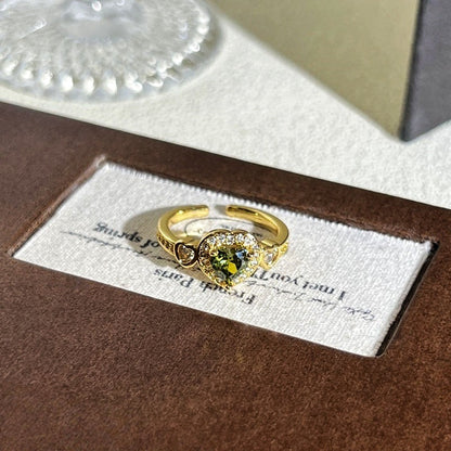 Anello con pietre multicolore