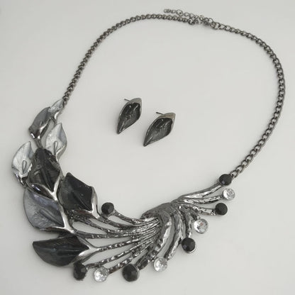 Collana e orecchini fiore di alocasia