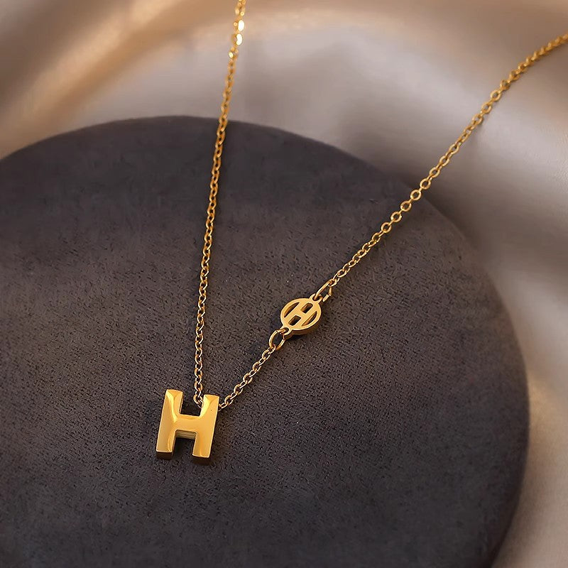 Collana dorata con pendente