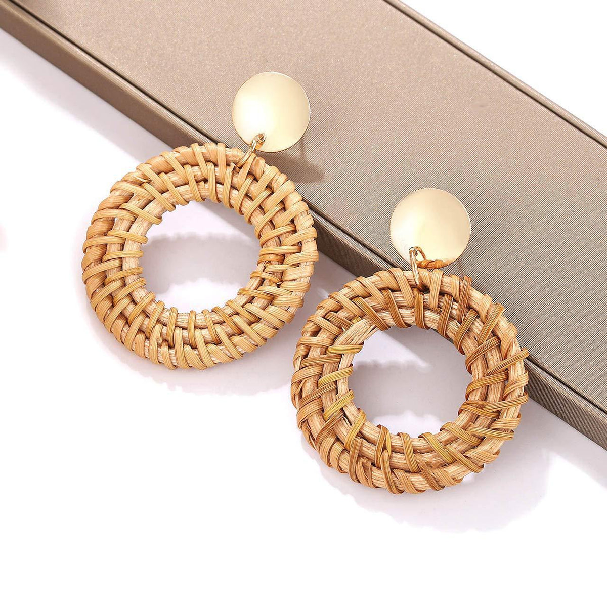Orecchini rattan intrecciati con metallo