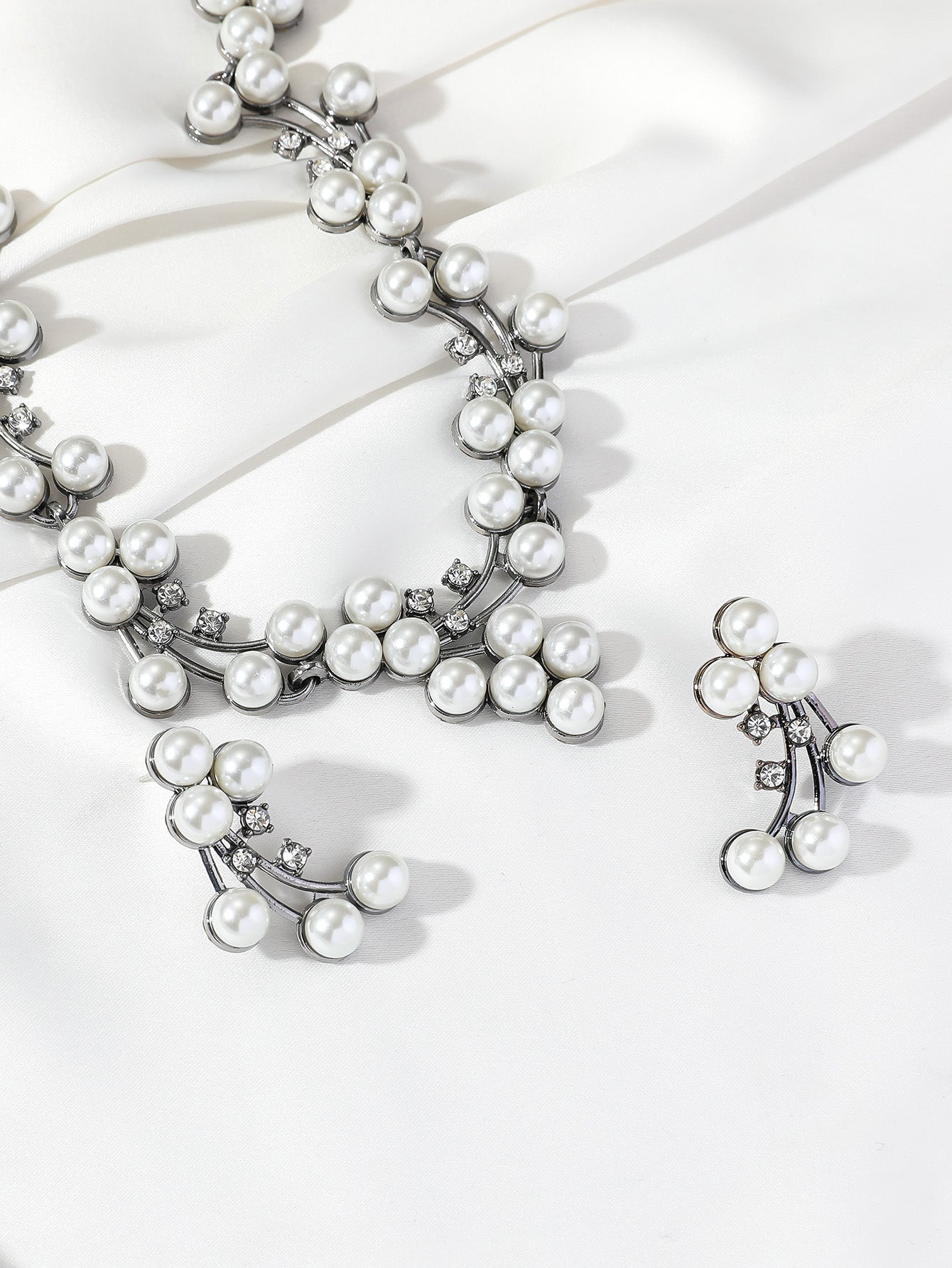 Set perle collana e orecchini