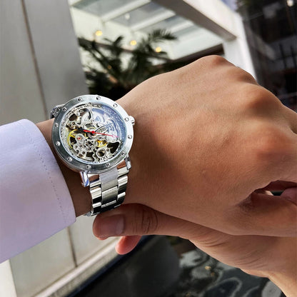 Orologio con fondello trasparente