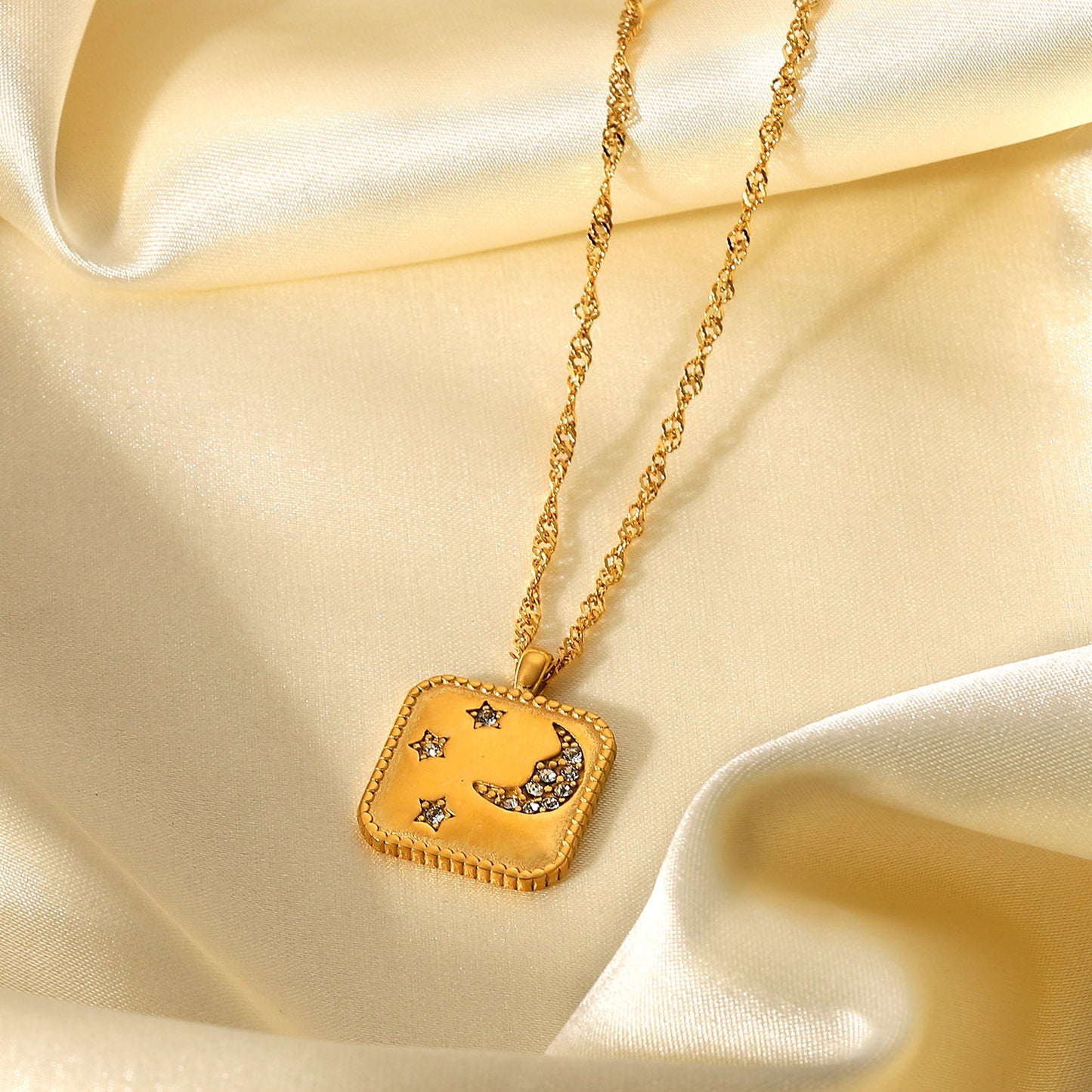Collana tag quadrato placcata oro