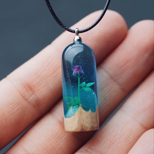 Collana con pendente in resina