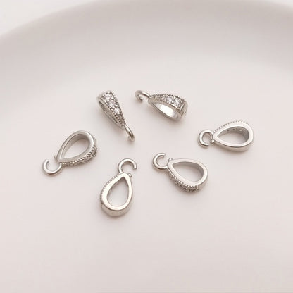 Fibbia ovale dorata con zircone