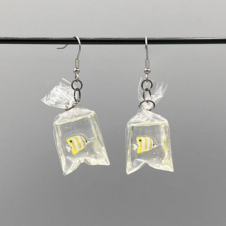 Orecchini pesce resina