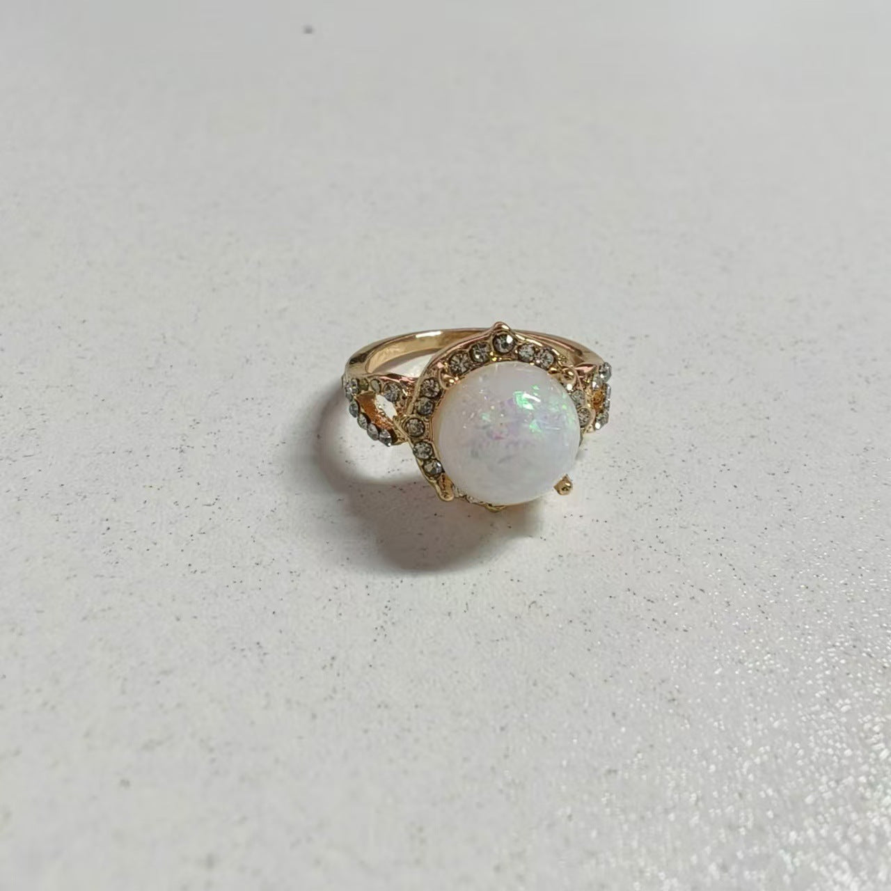 Anello opale con zirconi