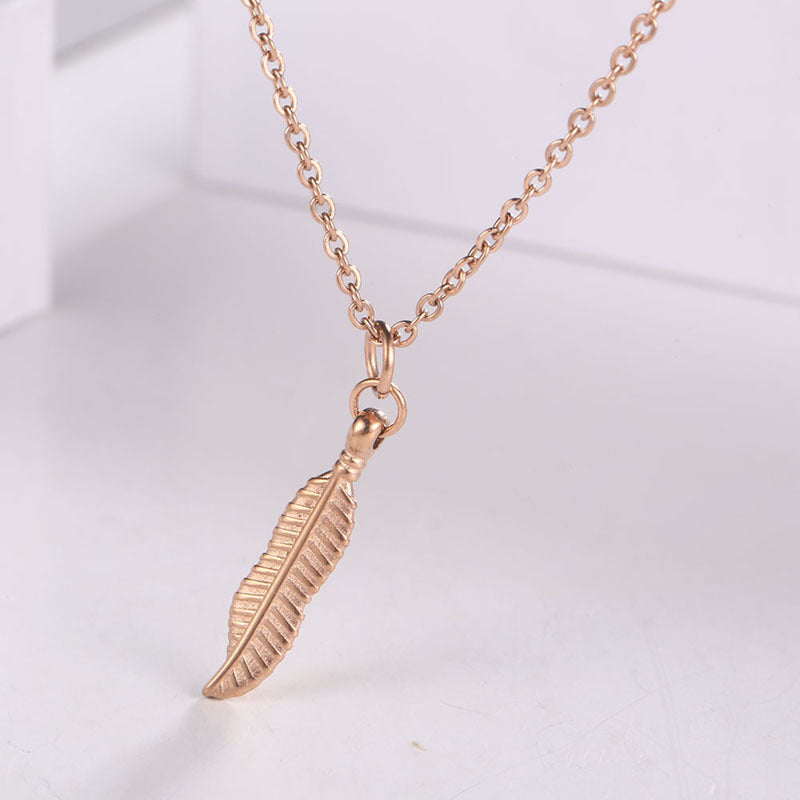 Collana titanio con foglia
