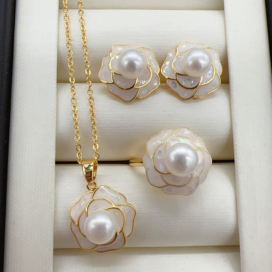 Set Orecchini e Anello Camelie
