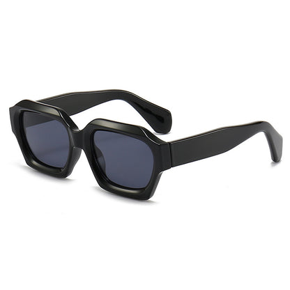 Occhiali da sole poligonali irregolari