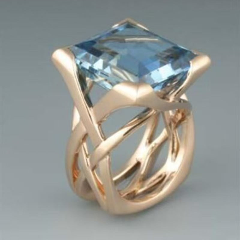 Anello quadrato traforato oro con pietra blu