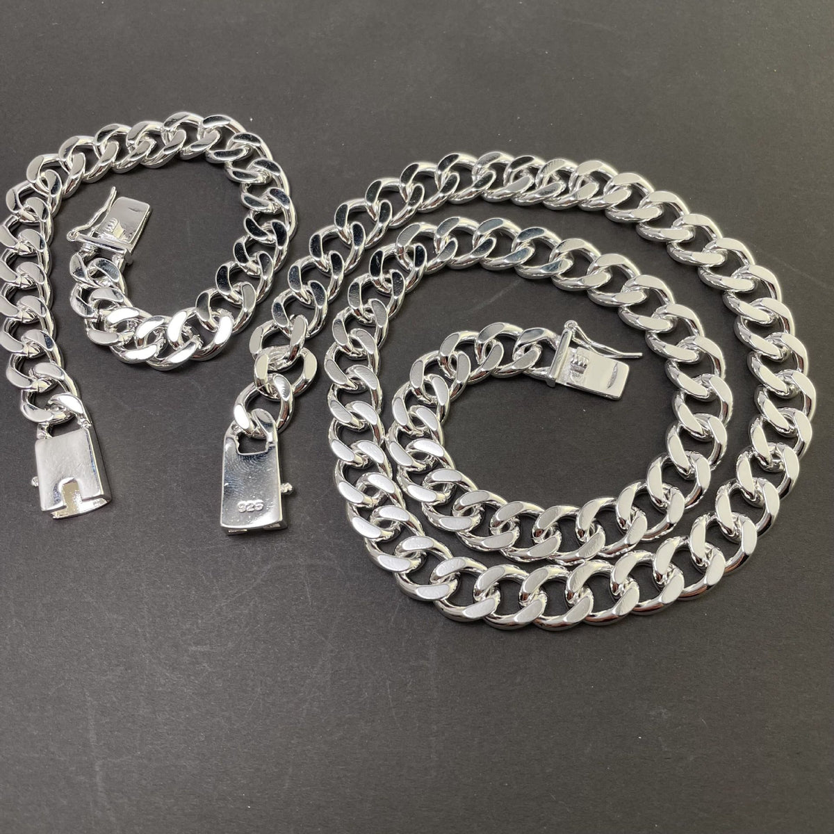 Set collana e braccialetto con fibbia quadrata