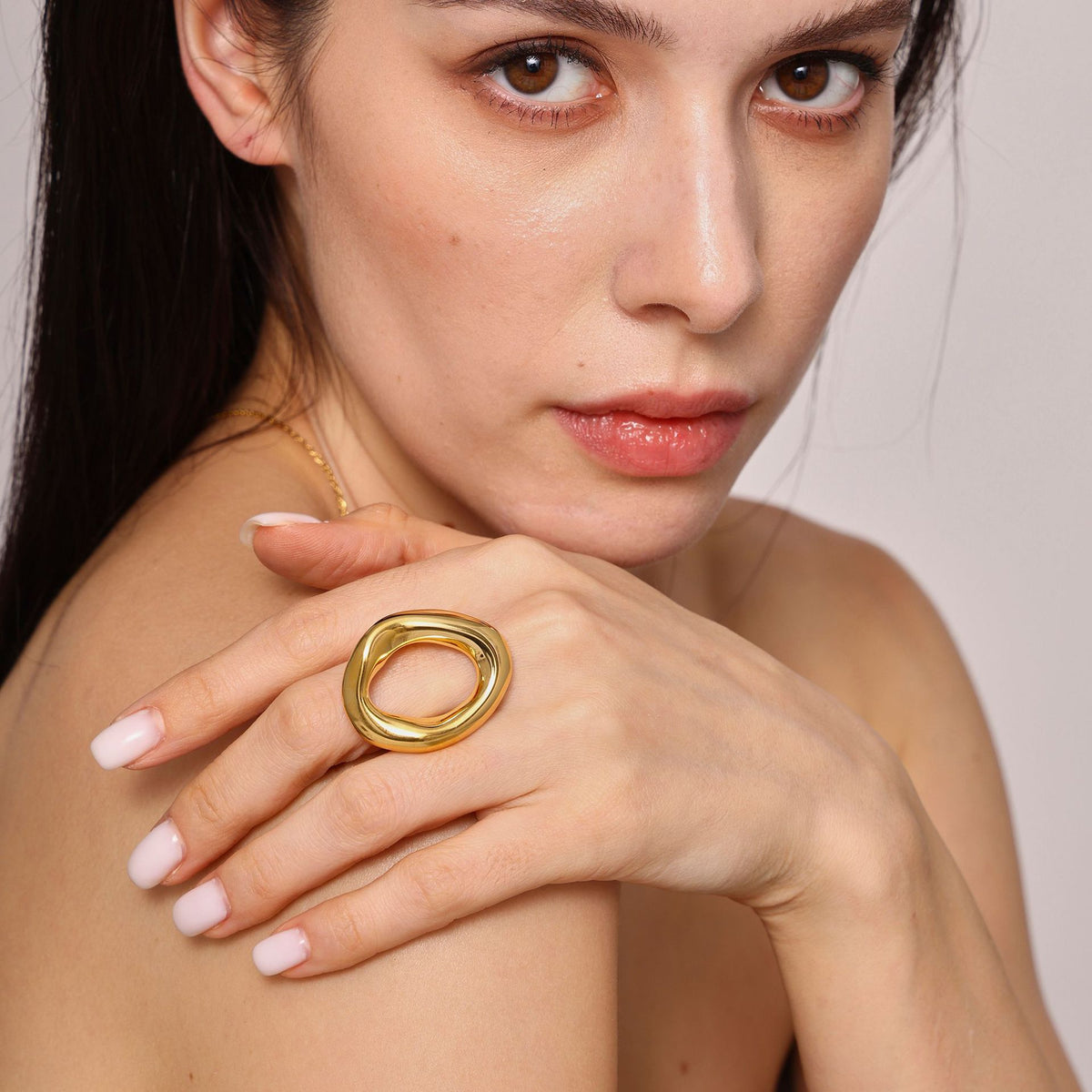 Anello minimalista irregolare