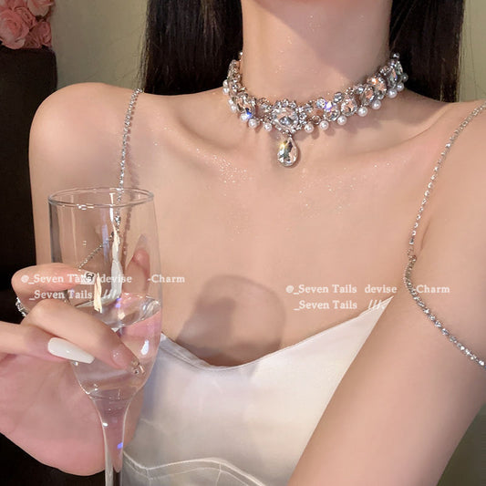 Collana goccia fiore diamanti