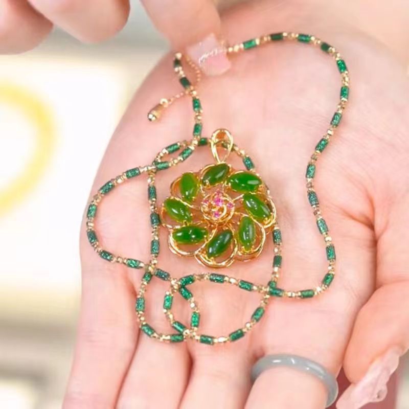 Collana con pendente fiore