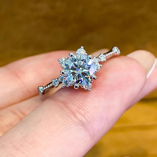 Anello fiocco di neve a sei griffe