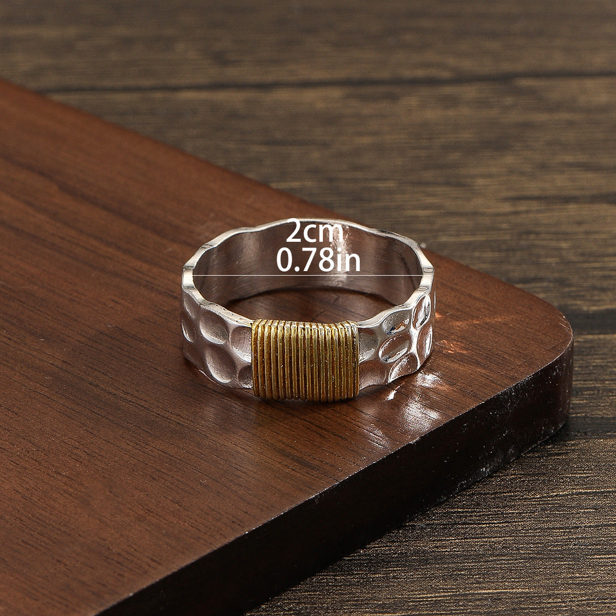 Bracciale geometrico ampio