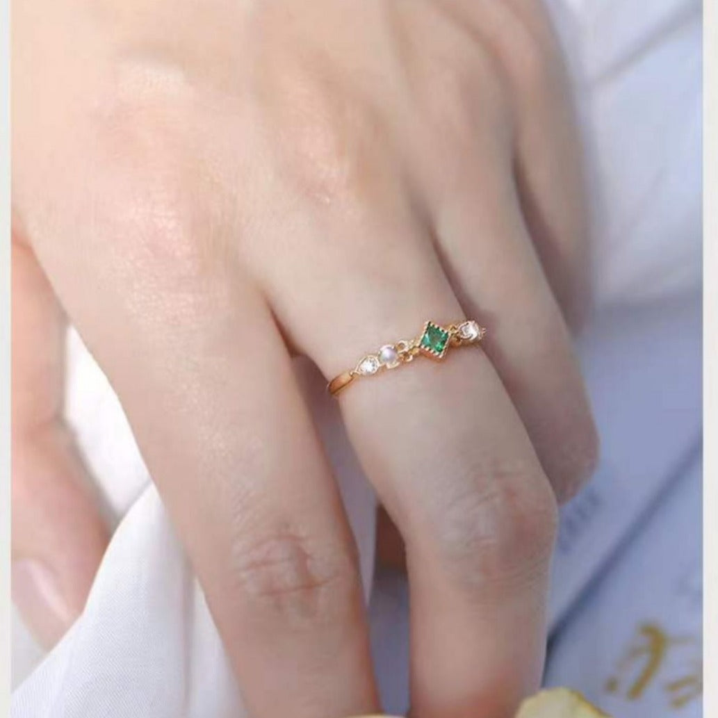 Anello pietra di luna montatura sottile