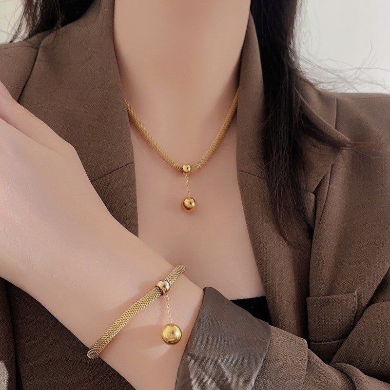 Collana sfere dorate con nappa