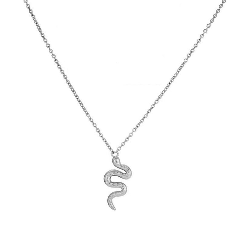 Collana con lettere titanio
