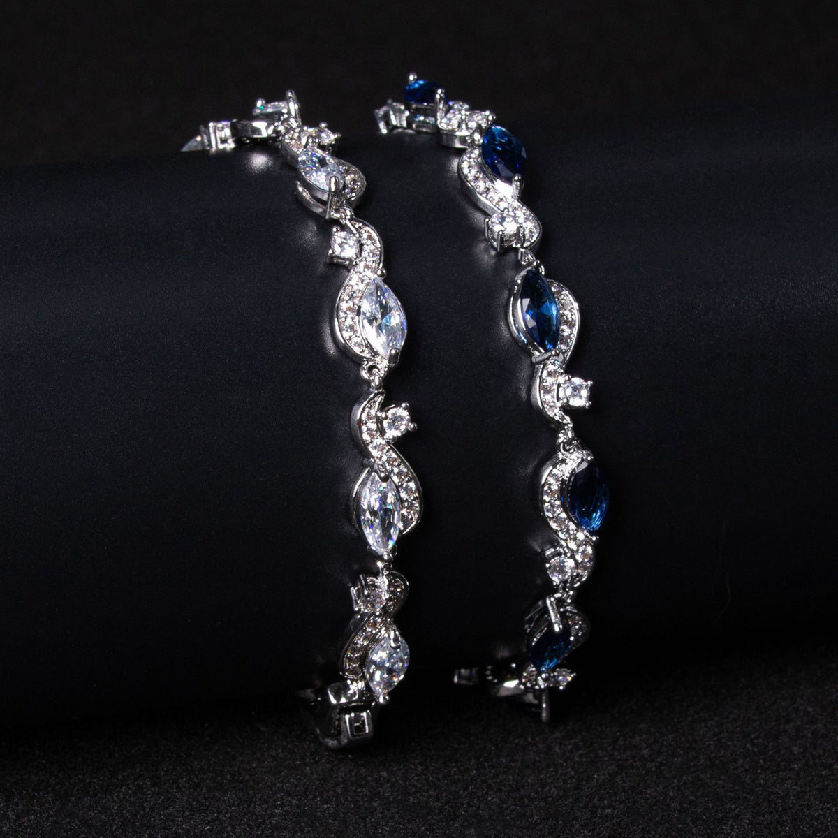 Braccialetto con zirconi in linea