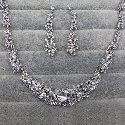 Set orecchini e collana goccia