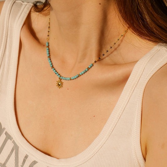 Collana con ciondolo sole e turchese in titanio