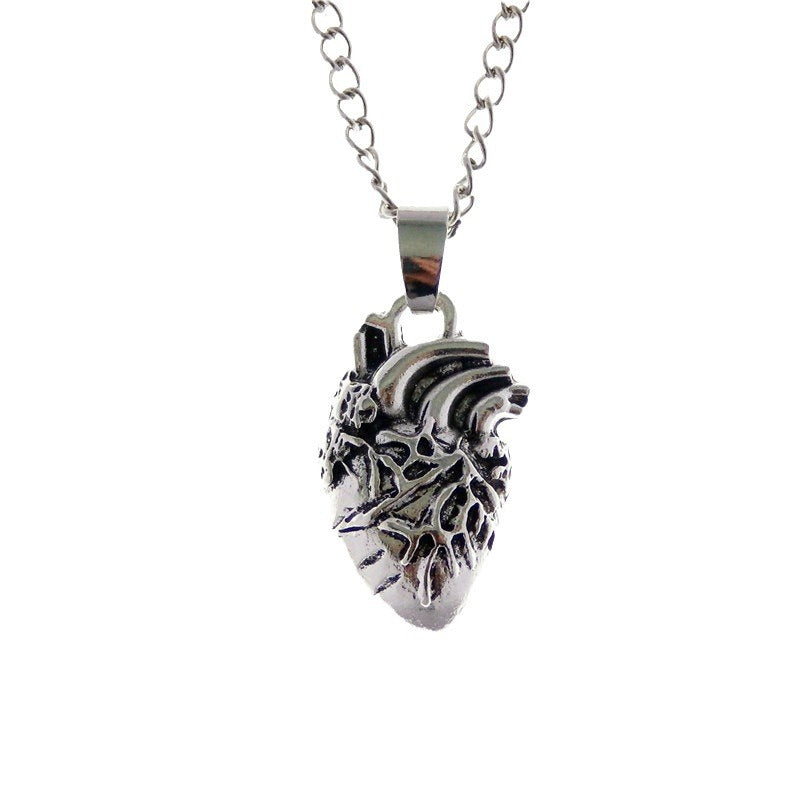 Collana teschio e cuore anatomico