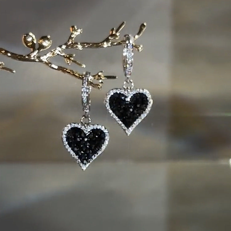 Orecchini cuore con strass incastonati