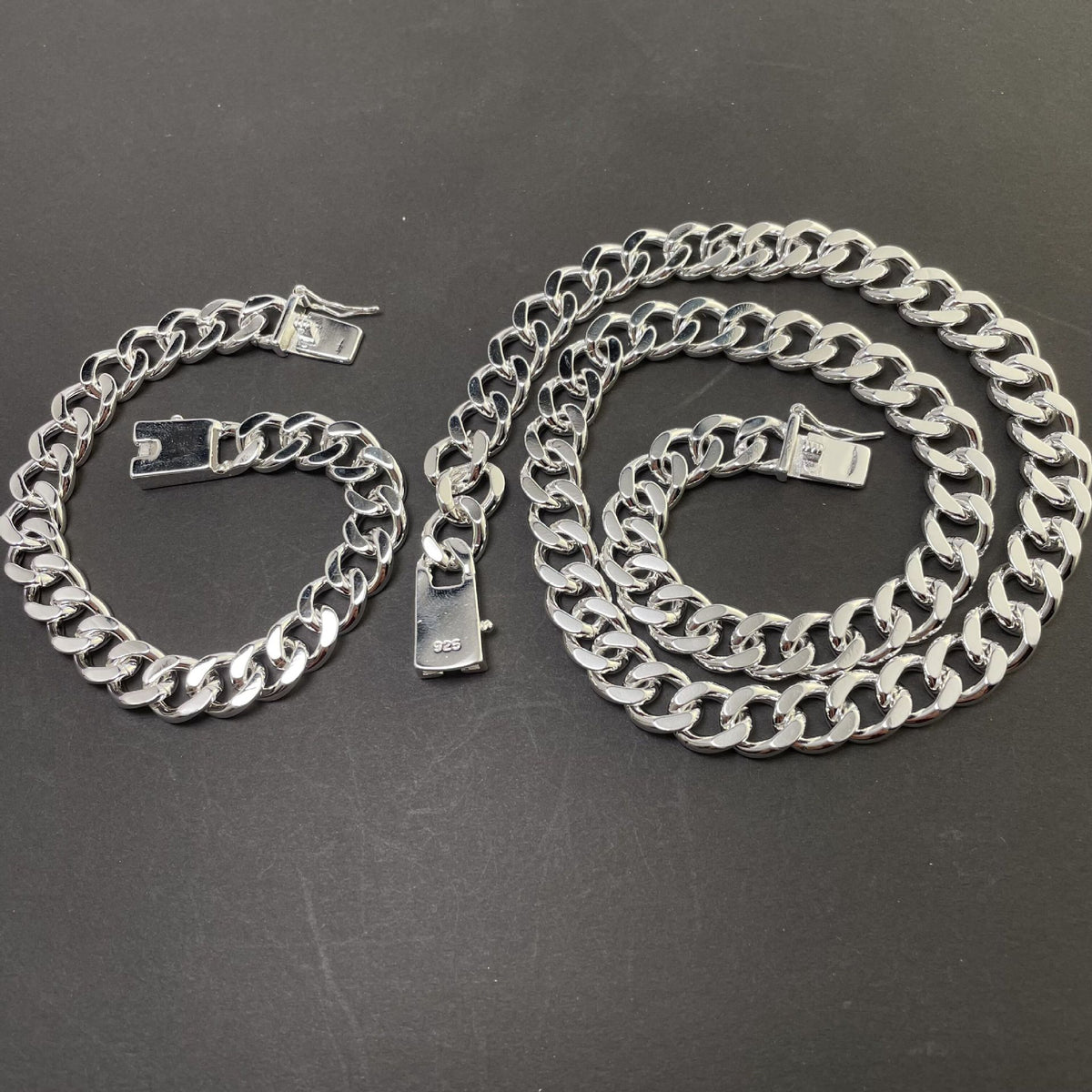 Set collana e braccialetto con fibbia quadrata