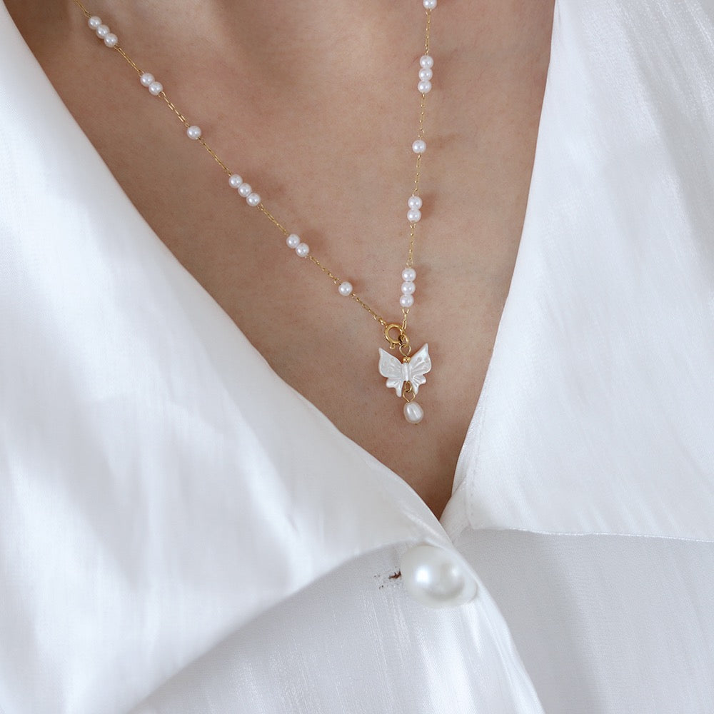 Collana con farfalla e perle