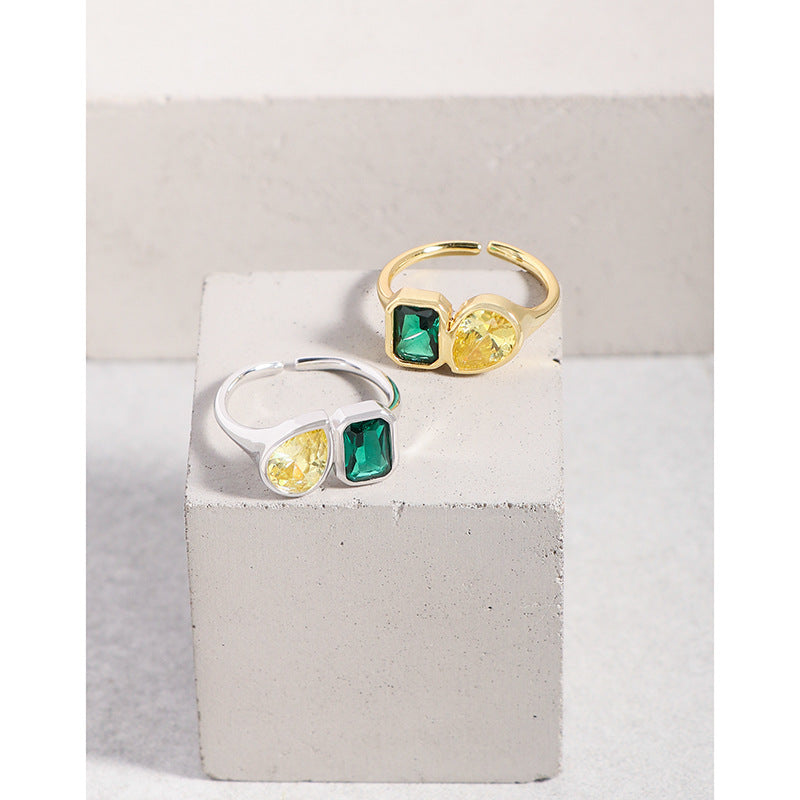 Anello smeraldo e zircone geometrico