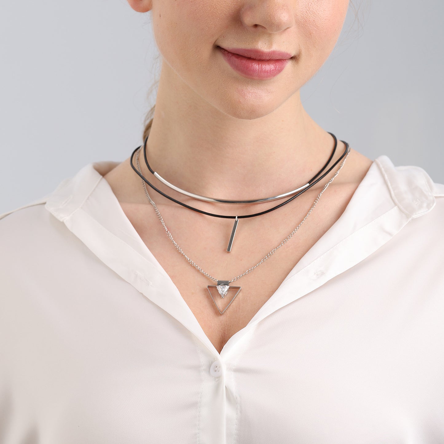 Collana pelle triangolo con zirconi