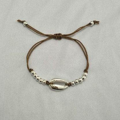 Braccialetto intrecciato con perle e conchiglie