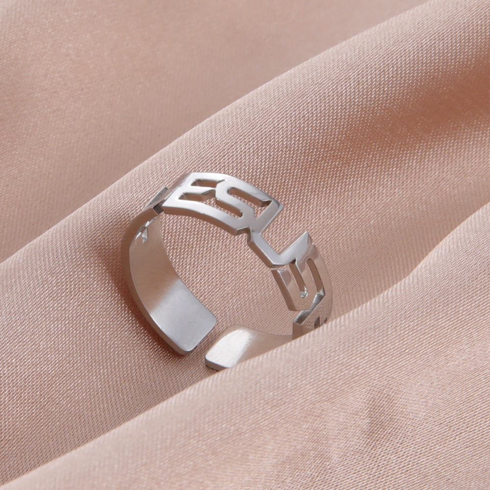 Anello con lettere incise