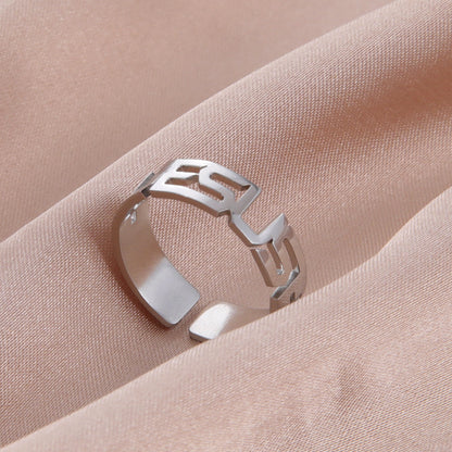 Anello con lettere incise
