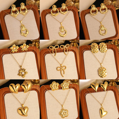 Collana e orecchini floreali