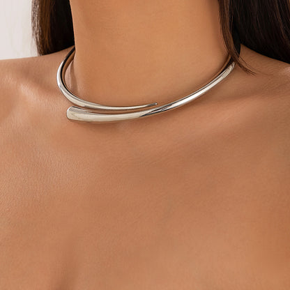 Bracciale e collana geometrica