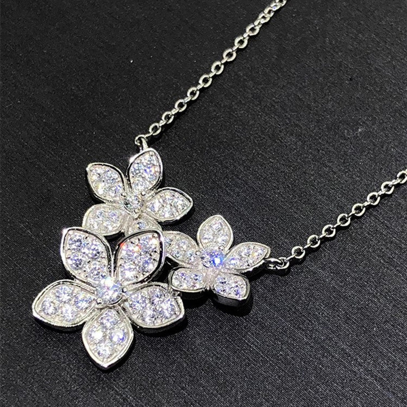 Collana floreale pastorale