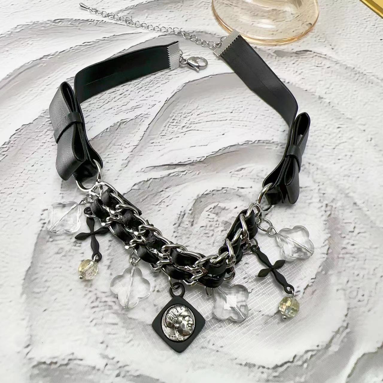 Collana croce pelle intrecciata