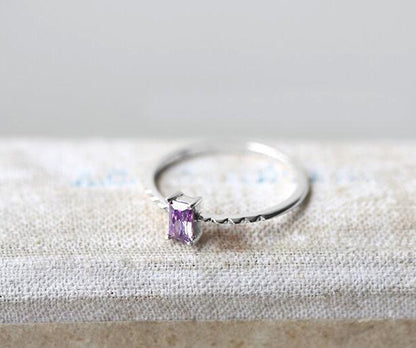 Anello zircone viola sottile