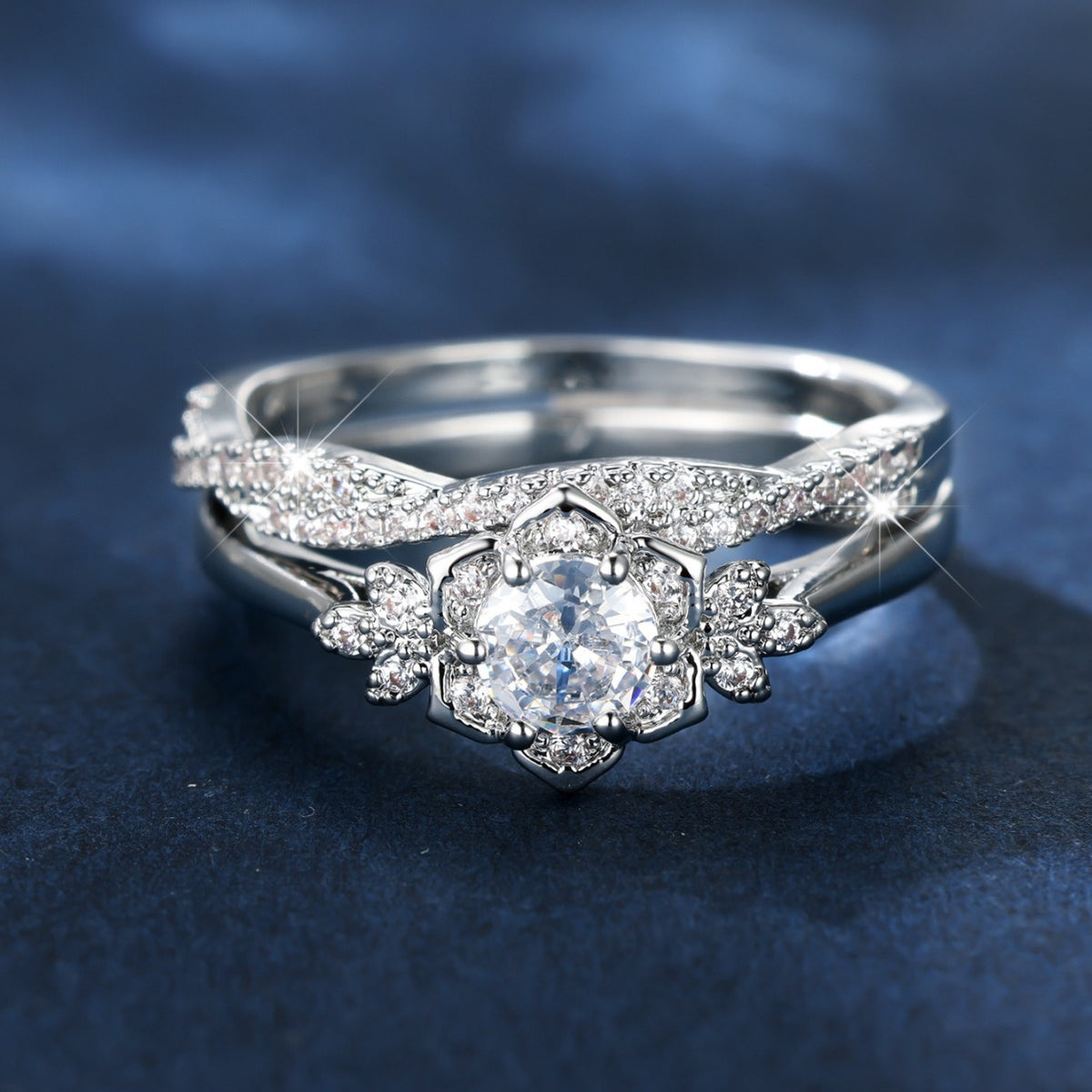 Anello opale a sei griffe