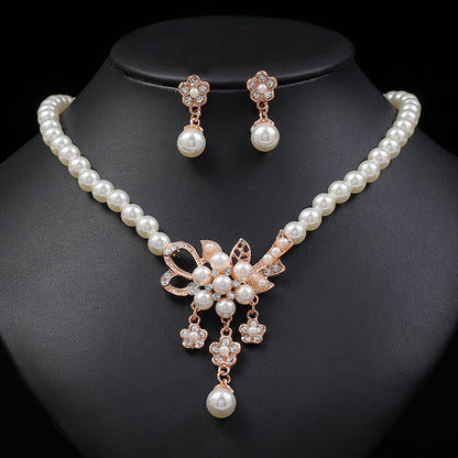 Collana e orecchini perle floreali